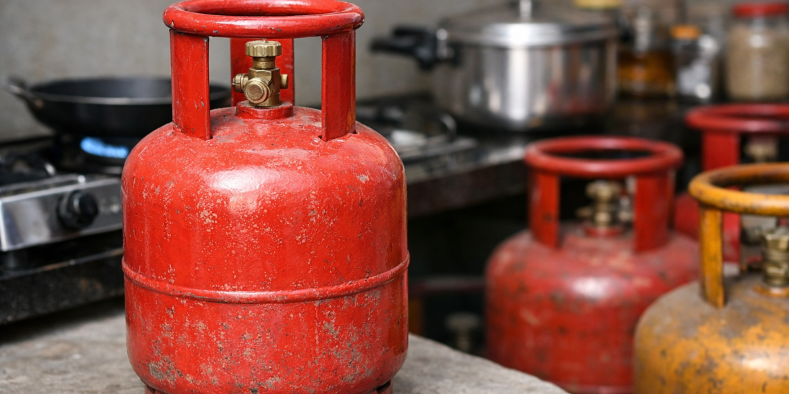 ১২ কেজি এলপিজিতে নতুন ধাক্কা, এক লাফে বেড়েছে ২১২ টাকা