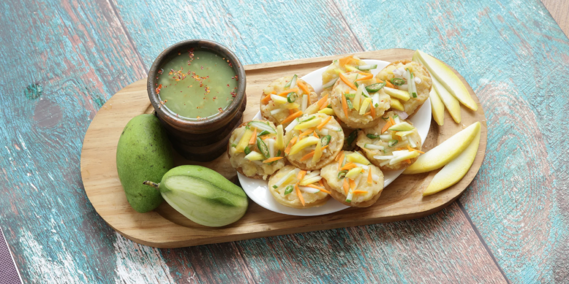 গরমে স্বস্তি, কাঁচা আমের ভেলপুরি বানান বাড়িতেই—সহজ রেসিপি দেখুন